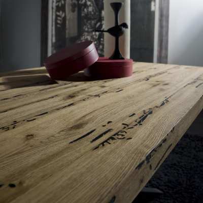 Venice's Briccole Cooper table detail wood top